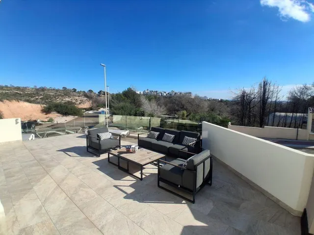 Oportunidad Única: Chalet de Lujo con Piscina Infinita y Vis - foto 4