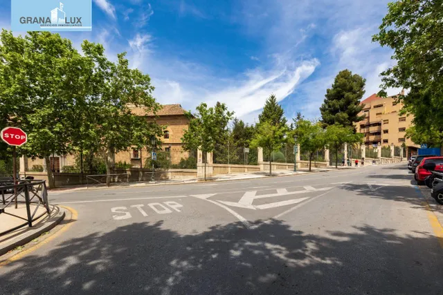 Impresionante proyecto, enclavado en una de las zonas mas exclusivas de Granada. — 36