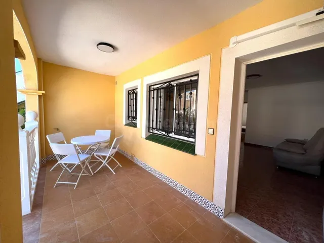 Acogedor Bungalow Semireformado en Los Balcones, Torrevieja — 5