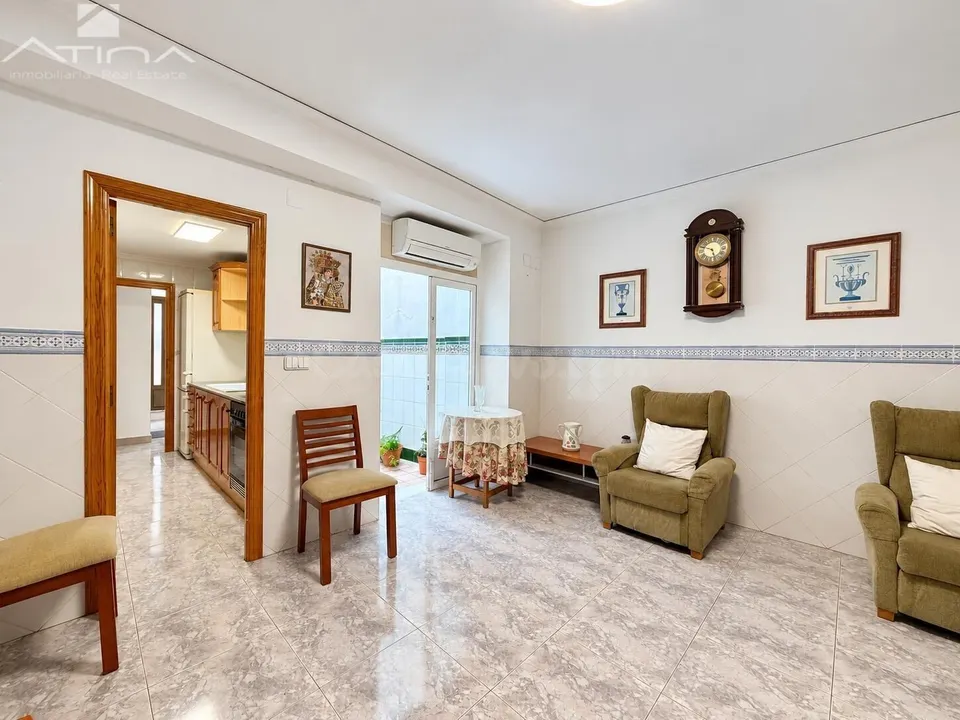 Casa de pueblo en Beniarjó con 3 dormitorios, terraza y mucho encanto.