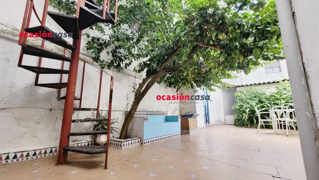 SE VENDE PLANTA BAJA CON COCHERA — 2