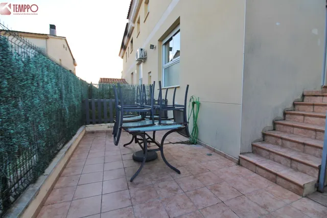 ¡CASA ADOSADA con PATIO, BARBACOA y AMPLIO GARAJE! — 7