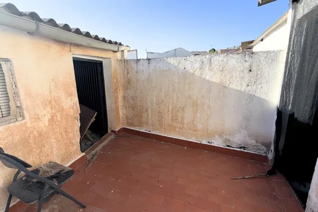 # **Casa de Pueblo Tradicional de 4 Dormitorios con Potencial para Ampliar la Terraza – ¡Solo 35.000 €!** — 21