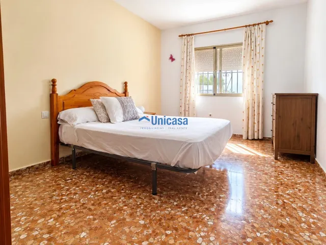 CHALET INDEPENDIENTE · 2 VIVIENDAS · PARCELA DE 422 M2 — 16
