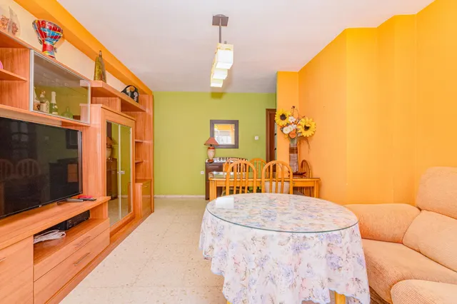 Piso exterior en zona cervantes, Granada, 8ª planta, muy luminoso, 87 m2, 3 dormitorios, vistas despejadas. — 29