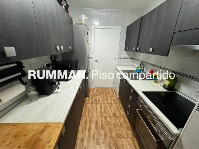 EST/ERAS/TRAB/ Piso de CINCO dormitorios en zona Campus de l