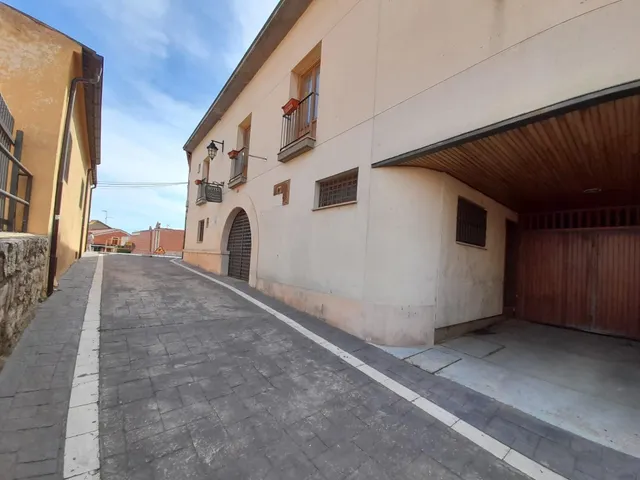 PRECIOSO EDIFICIO  A LA VENTA EN SIMANCAS (VALLADOLID) — 3