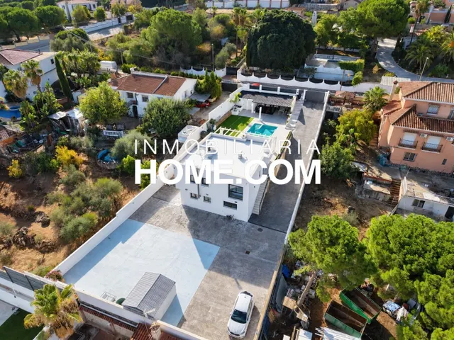 Chalet independiente de diseño moderno con 5 dormitorios, piscina, gran parcela y vistas despejadas en Pinos de Alhaurín — 10