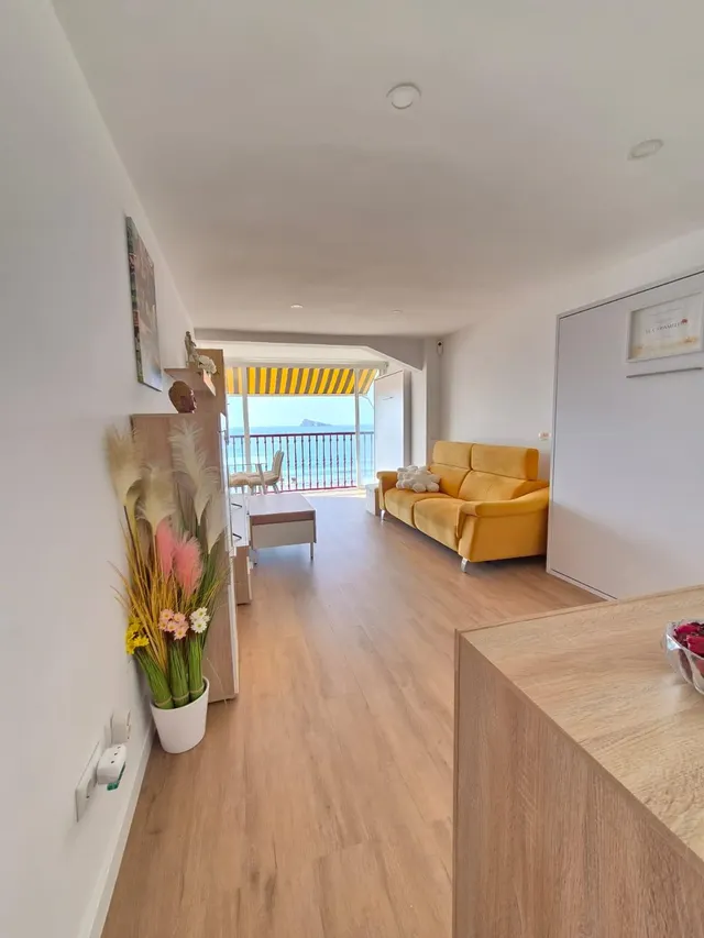 Estudio Reformado en Primera Línea de Playa Levante Benidorm - foto 5