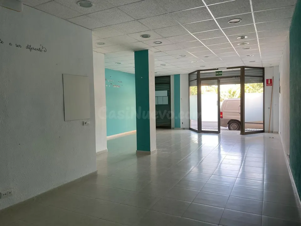 LOCAL COMERCIAL EN ALQUILER EN EXCELENTE ZONA DE LLÍRIA – IDEAL PARA OFICINAS Y DESPACHOS