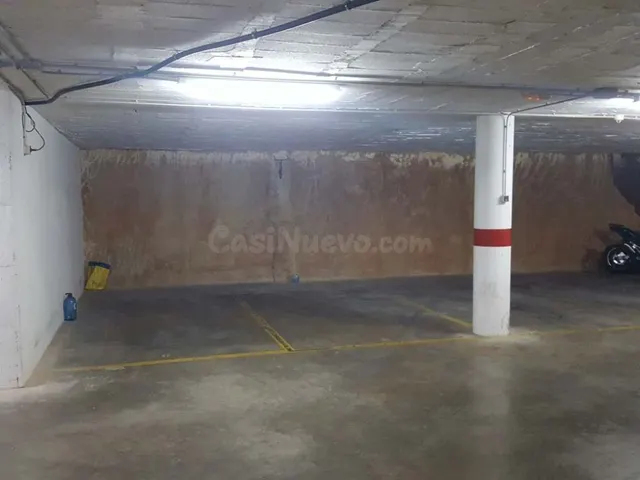 Plaza de parking en la zona de la Rambla Generalitat — 3