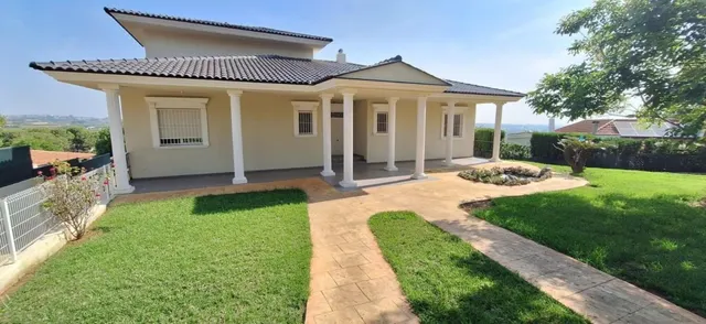 CHALET EXCLUSIVO CON GRAN PARCELA, PRIVACIDAD Y ACABADOS DE LUJO. — 14