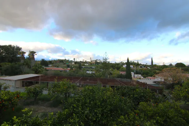 VILLA EN PIEGALLINA CON NAVE Y ALMACENES — 35