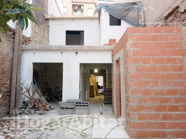 CASA SEMIREFORMADA CON TERRAZA Y GARAJE - foto 3