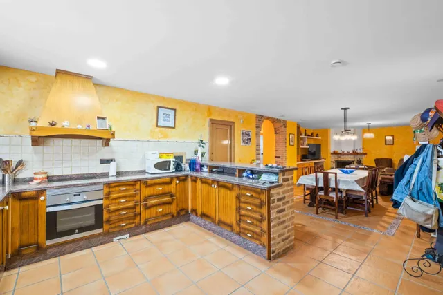 Preciosa finca Chalet con 4 dormitorios y 3.000 m2 de parcela vallada en la Robella — 28