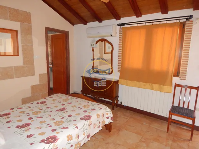 OPORTUNIDAD, CASA REFORMADA CON PISCINA Y OTRAS COMODIDADES. — 38