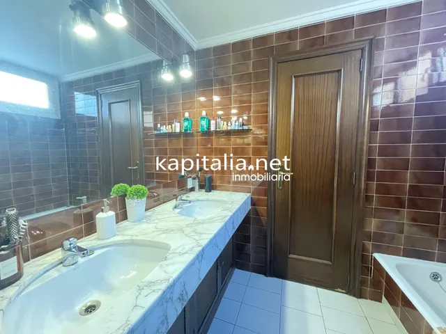 Ático duplex con chimenea y vistas panorámicas — 17