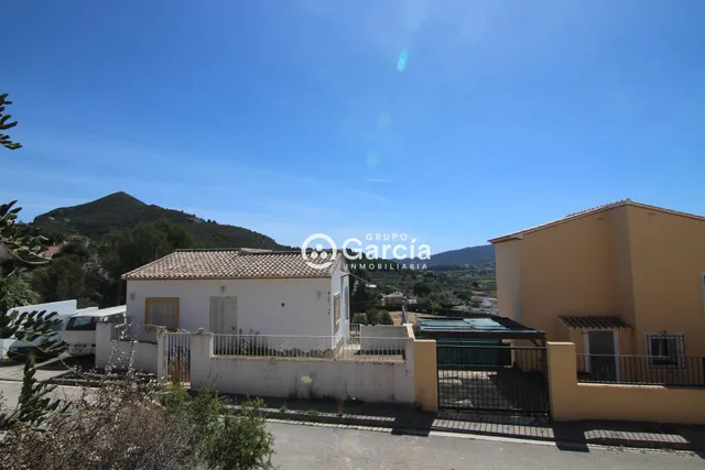 Parcela urbanizable a la venta en Alcalali. — 6