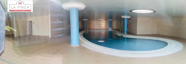 Increíble apartamento frente a la playa con parking, piscina y zona de spa — 16
