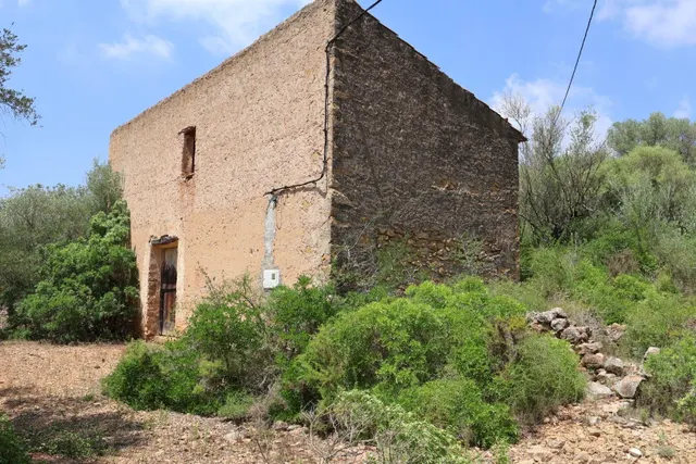 MASIA RUSTICA EN DOS HECTAREAS DE TERRENO ZONA POU DE BECA - foto 2