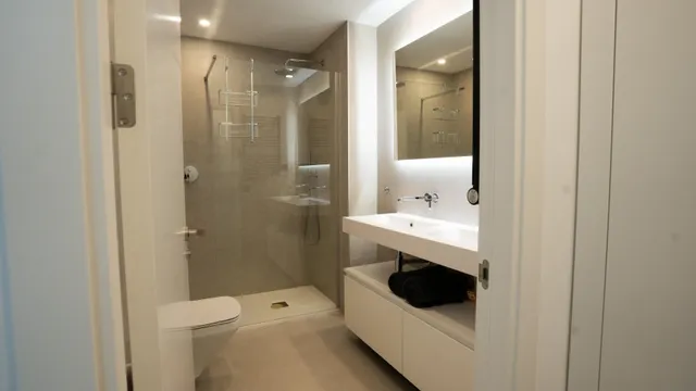 Apartamento de 3 dormitorios a estrenar, totalmente amueblado y con vistas al mar en MedBlue, Marbella — 10