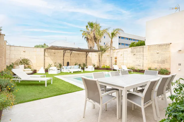 Casa con piscina en primera línea de mar en Cala Gamba — 22