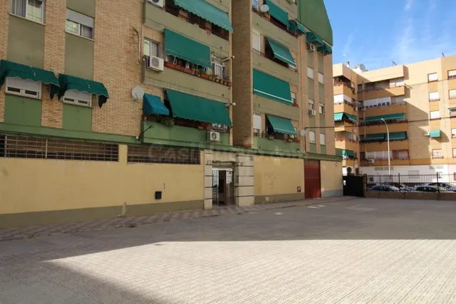 ¡OPORTUNIDAD! Piso reformado con terraza y 3 dormitorios en  - foto 2