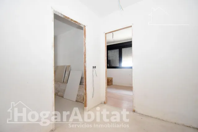 ¡Perfecto para invertir! Casa de cuatro alturas  para reformar con garaje y dos terrazas, cerca del centro — 46