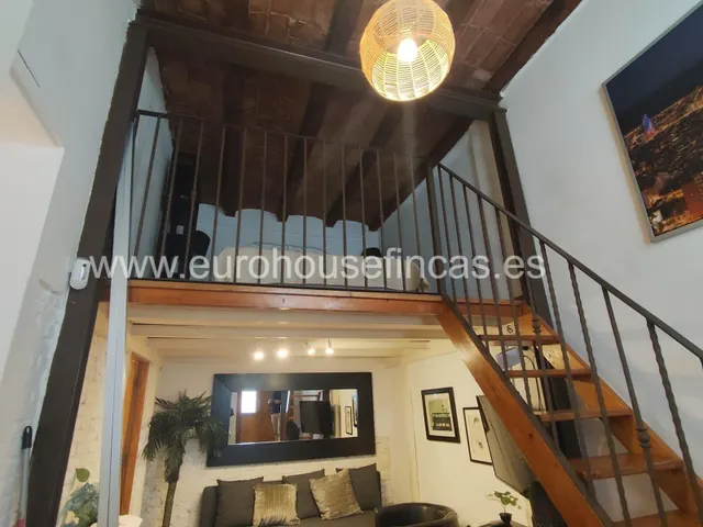 Piso reformado de una habitación con terraza en Finca antigua en Sants. — 11