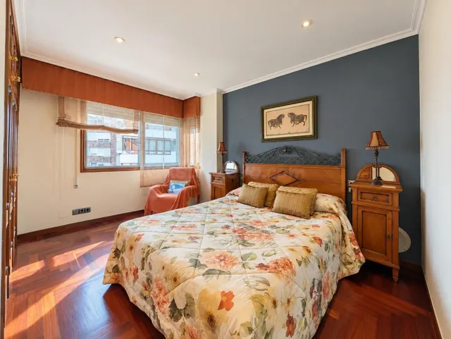 Piso de 4 habitaciones con garaje y 2 trasteros, Vigo. Ref P - foto 4
