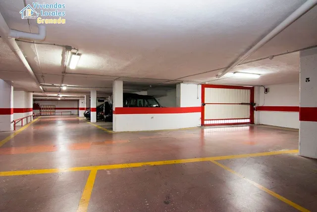 Camino de Ronda cercano a Caleta. Plaza de garaje en venta con acceso en rampa a 15.000€ cada una. A — 9