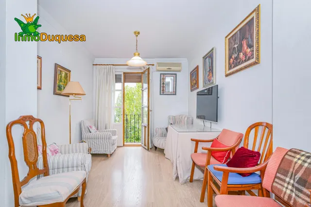 Piso de 4 dorm. con ascensor y Plaza de aparcamiento. Avda. de Madrid. — 10