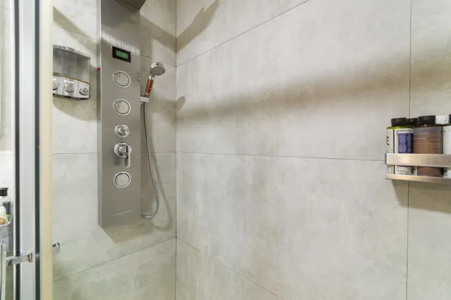 Casa adosada impecable de 4 dormitorios, placas solares y excelente ubicación en Empuriabrava. — 46