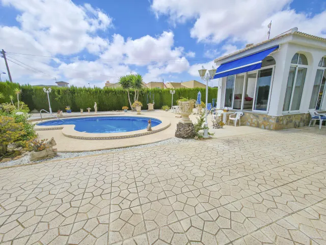 Villa 3 habitaciones 230m² en venta - Centro — 44