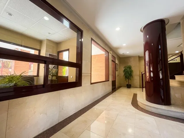 Piso exterior con piscina y muy luminoso en calle Querol,8 — 17