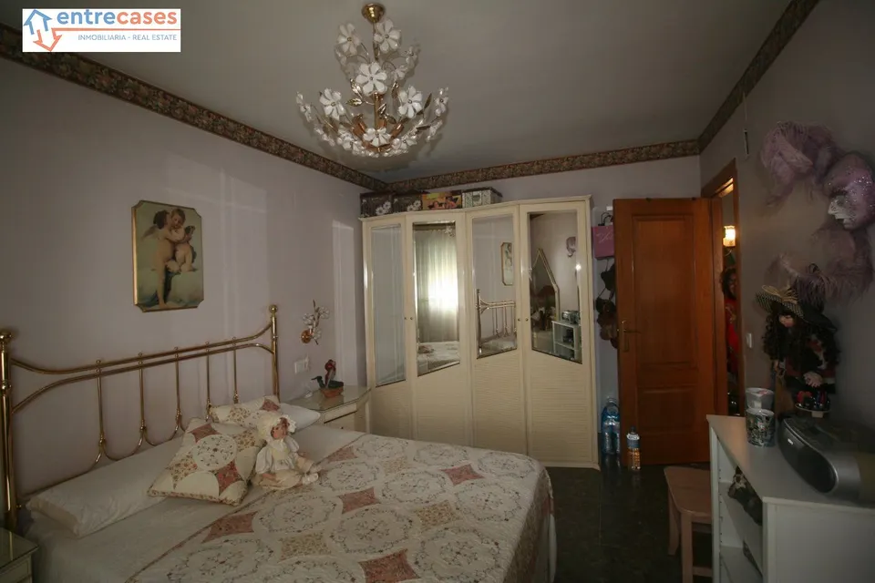 PRECIOSA CASA ADOSADA EN POLÍGONO 3, PARA ENTRAR A VIVIR