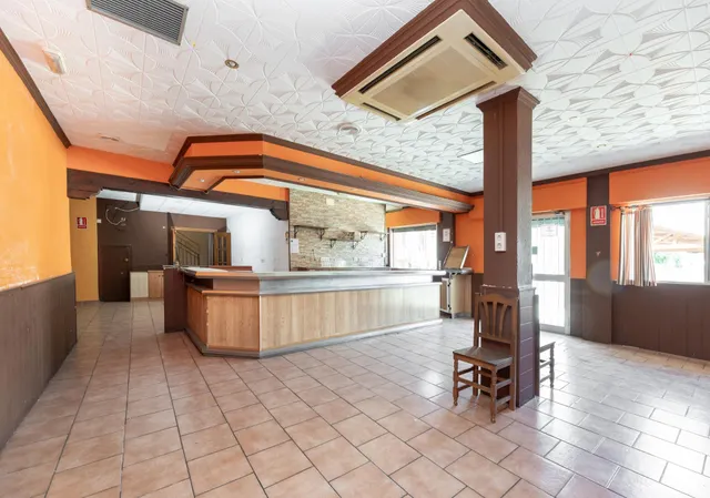 Gran oportunidad, edificio a la venta en barrio de Monachil. — 11
