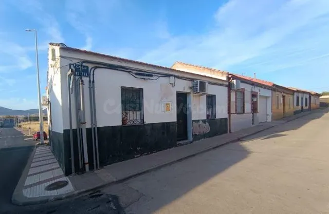 SE VENDE casa OKUPA en C Longuera de Puertollano - foto 3