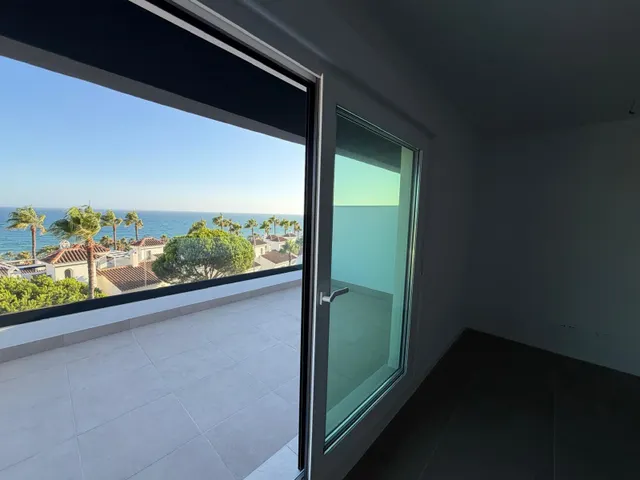 Atico con vistas despejadas al Mar en zona Playa Marina 300  - foto 2