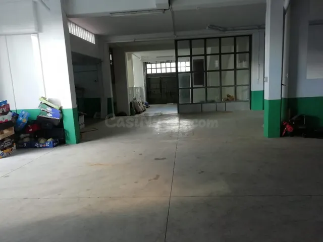 Se alquila bajo frente al Jardín de Carballo - foto 3