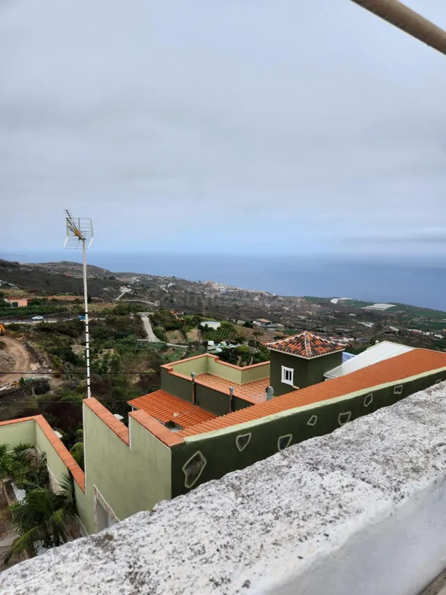 Encanto Rural en La Guancha: Casa Rústica con Amplia Huerta 