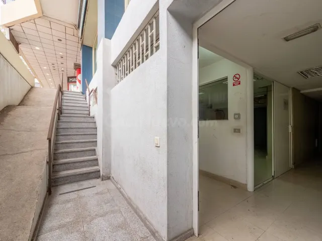 En venta local comercial en Avda Juan XXIII apto para La RIC - foto 2