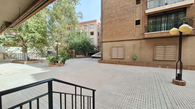 Piso SIN AMUEBLAR de 4 dormitorios, dos baños y plaza de garaje en la Calle Puerta Nueva — 32