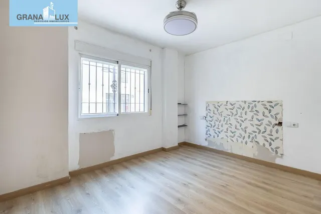 Piso con garaje, trastero y excelente ubicación en Huétor Vega — 12