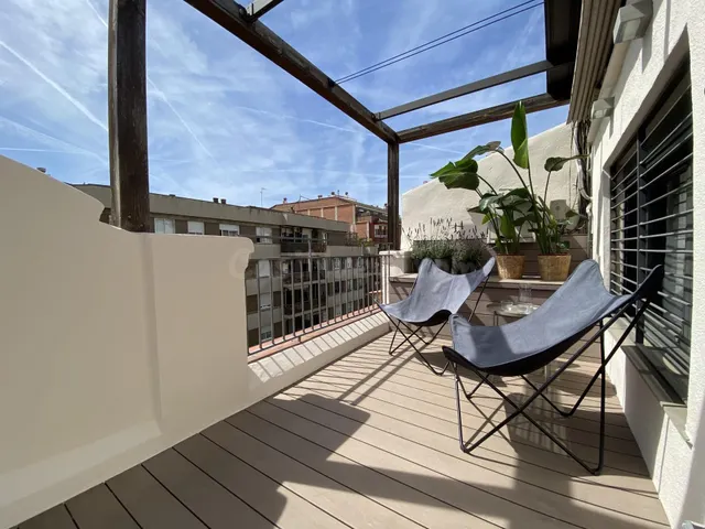 Ático con terraza, luz y potencial - foto 3
