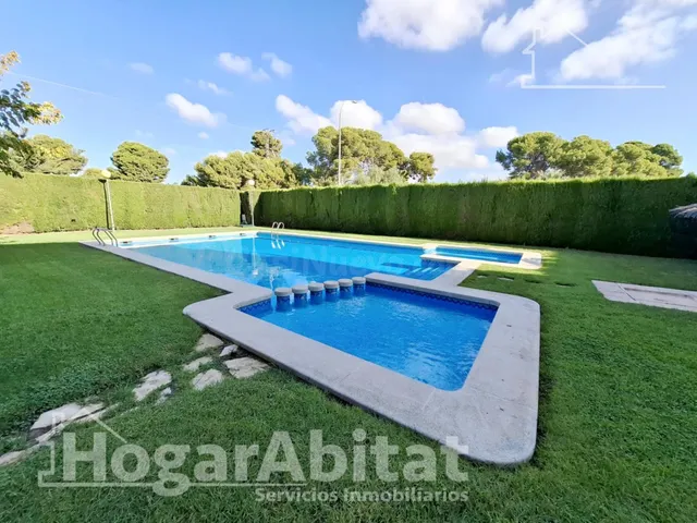 EN RESIDENCIAL CON PISCINA Y GARAJE CERCA DEL MAR — 2
