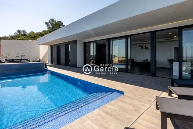 Impresionante proyecto de villa nueva con vistas panorámicas al mar en construcción ahora — 4