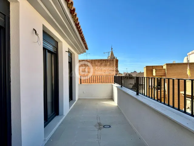 Ático de 2 dormitorios con 2 terrazas en el centro de Lorca - foto 4
