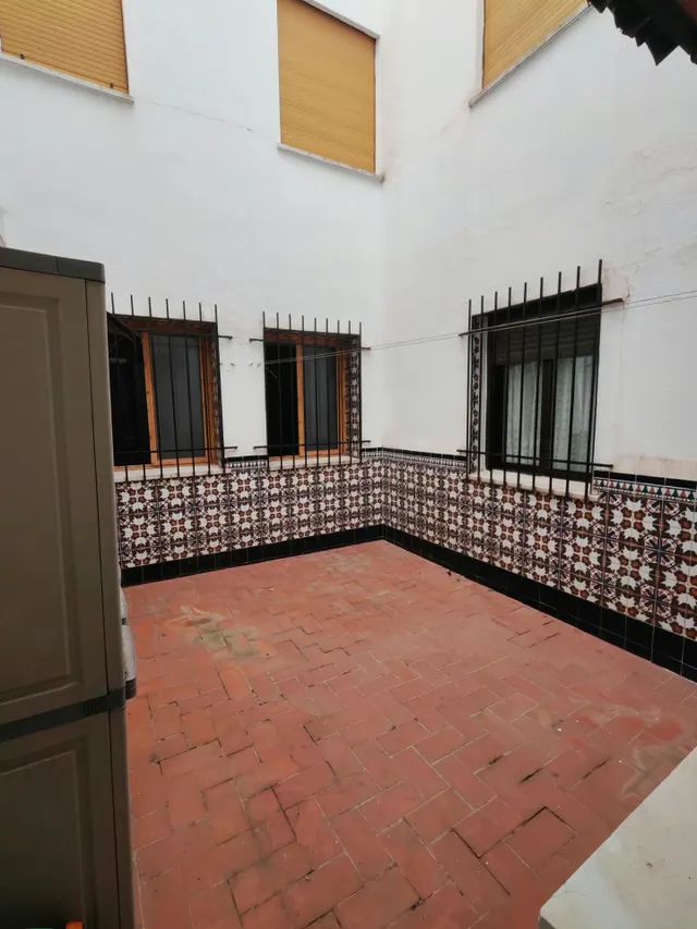 Piso de 3 dormitorios con trastero y patio en santa marina — 9
