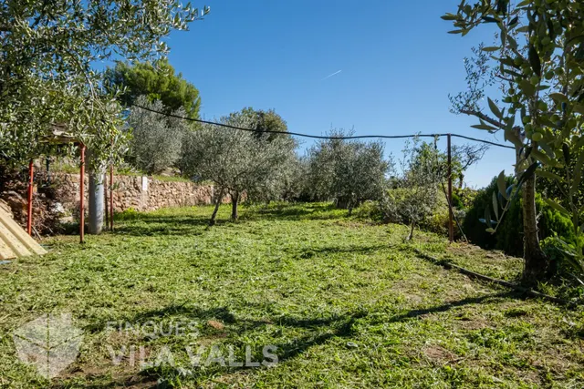 Granja con posibilidad de 2 vivendas.y 1 Ha de terreno — 38